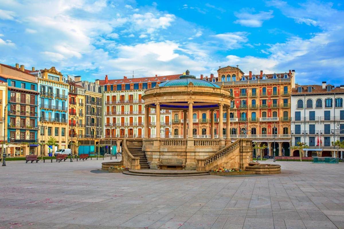 Espacioso Apartamento En El Centro De Pamplona Buitenkant foto