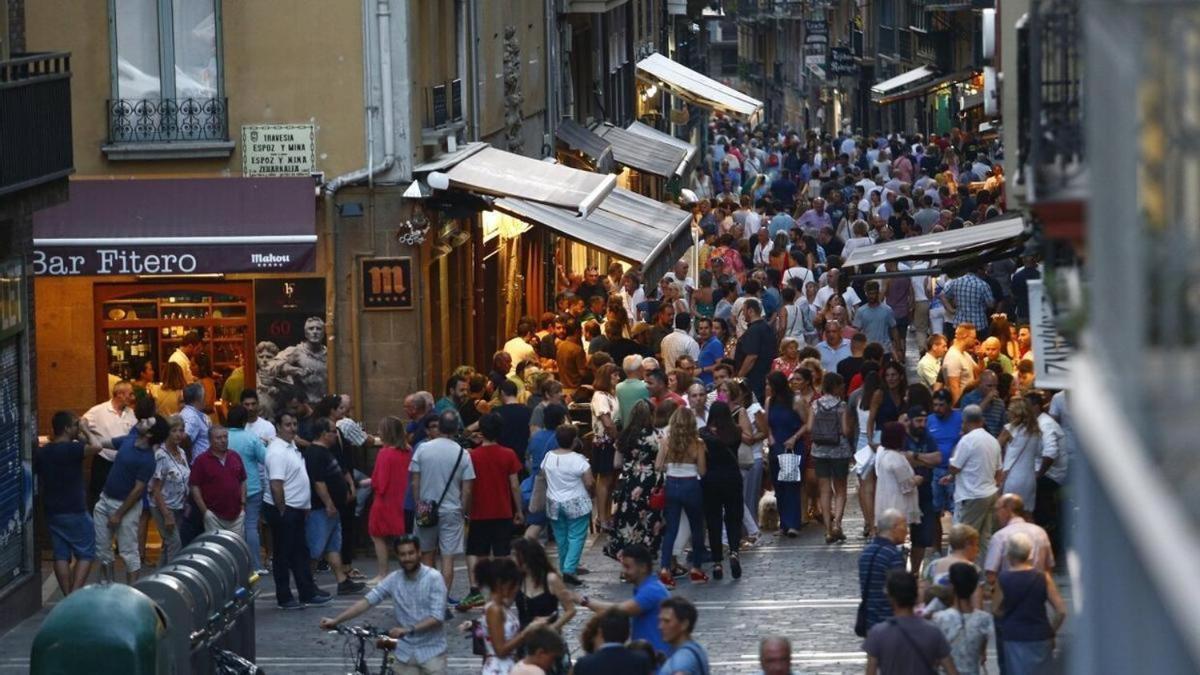 Espacioso Apartamento En El Centro De Pamplona Buitenkant foto